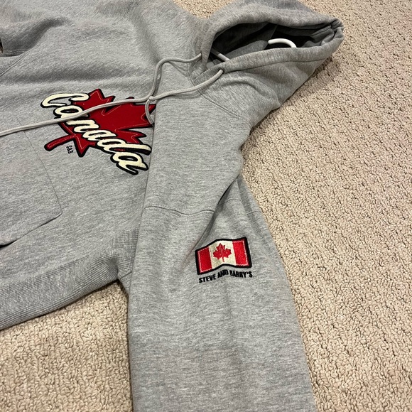 Canada sweatshirt worn once - Picture 4 of 7